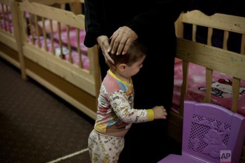 مامای نمونه حامی کودکان یتیم